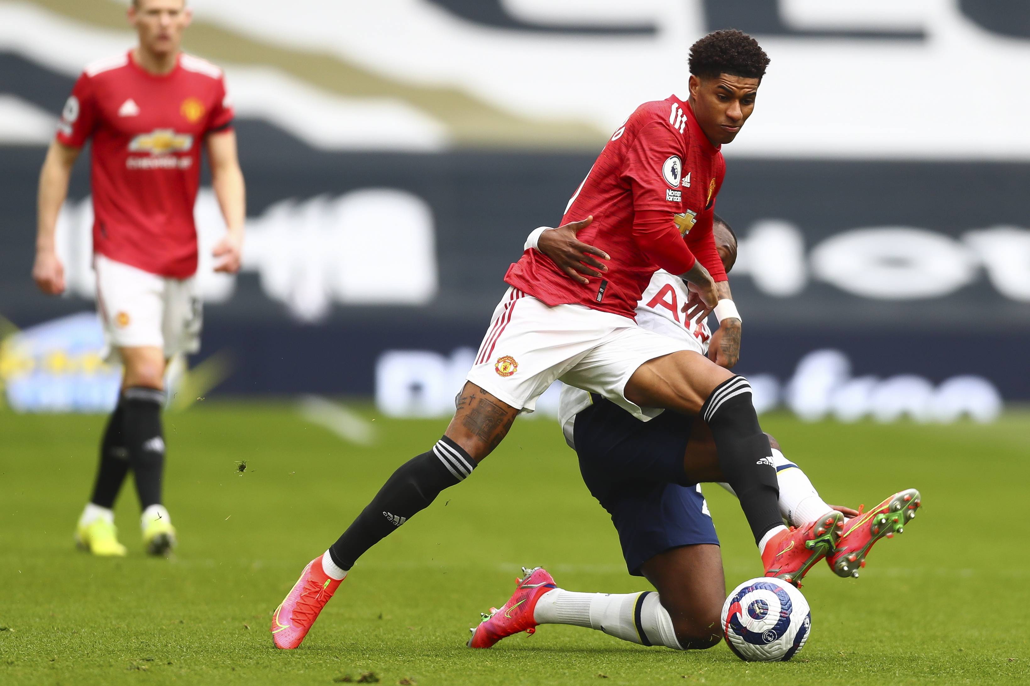 皇马挖角的 皇马挖角的