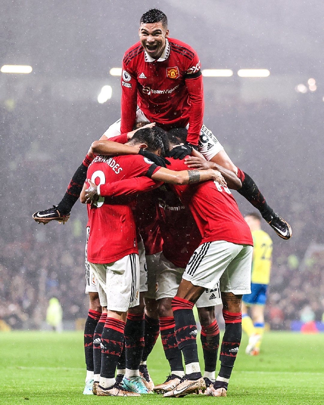 太极冠军罗芝宁与跳水健儿李承恩 连续两年获颁体校最高荣誉.